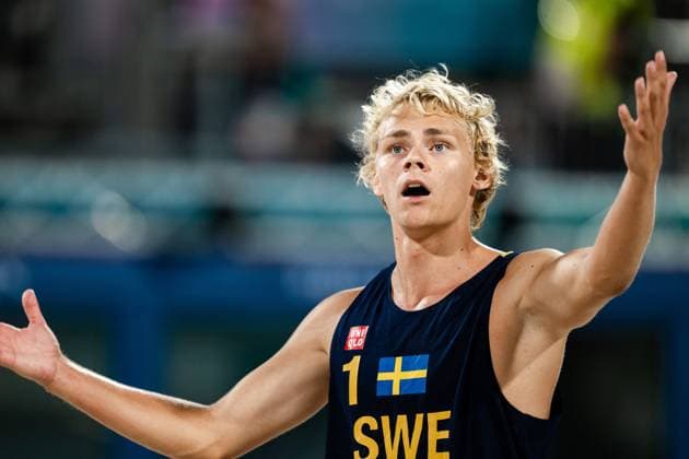 240808 David Ahman of Sweden reacts in a men s beach volleyball semifinal match between Qatar and Sweden during day 13 of the Paris 2024 Olympic Games on August 8, 2024 in Paris Photo Ludvig Thunman BILDBYRAN code LT LT0664 beachvolleyboll beach volleyball sandvolleyball olympic games olympics os ol olympiska spel olympiske leker paris 2024 paris os paris ol 13 bbeng depp  Copyright: LUDVIGxTHUNMAN BB240808LT048