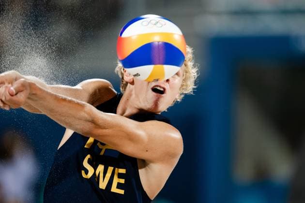 240808 David Ahman of Sweden in a men s beach volleyball semifinal match between Qatar and Sweden during day 13 of the Paris 2024 Olympic Games on August 8, 2024 in Paris Photo Ludvig Thunman BILDBYRAN code LT LT0664 beachvolleyboll beach volleyball sandvolleyball olympic games olympics os ol olympiska spel olympiske leker paris 2024 paris os paris ol 13 bbeng  Copyright: LUDVIGxTHUNMAN BB240808LT051