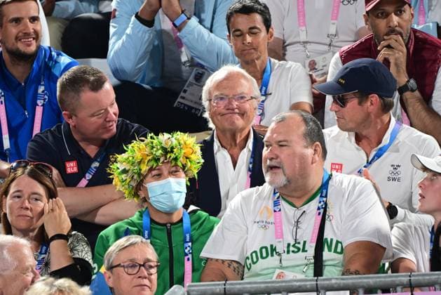 Paris 2024, King Gustaf visits mens beach volleyball semi-final