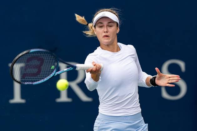 TORONTO, ON - AUGUST 08: Anna Kalinskaya of Russia hits a shot during her second round match of the National Bank Open, part of the WTA, Tennis Damen Tour, at Sobeys Stadium on August 8, 2024 in Toronto, Canada. (Photo by Julian Avram Icon Sportswire) TENNIS: AUG 08 National Bank Open EDITORIAL USE ONLY Icon2408080006