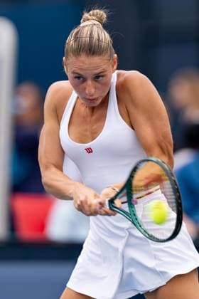 TORONTO, ON - AUGUST 08: Marta Kostyuk of Ukraine hits a shot during her second round match of the National Bank Open, part of the WTA, Tennis Damen Tour, at Sobeys Stadium on August 8, 2024 in Toronto, Canada. (Photo by Julian Avram Icon Sportswire) TENNIS: AUG 08 National Bank Open EDITORIAL USE ONLY Icon2408080013