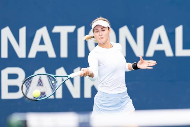 TORONTO, ON - AUGUST 08: Anna Kalinskaya of Russia hits a shot during her second round match of the National Bank Open, part of the WTA, Tennis Damen Tour, at Sobeys Stadium on August 8, 2024 in Toronto, Canada. (Photo by Julian Avram Icon Sportswire) TENNIS: AUG 08 National Bank Open EDITORIAL USE ONLY Icon2408080042