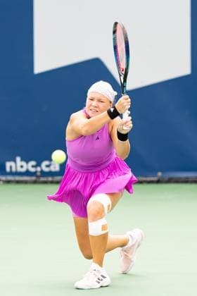 TORONTO, ON - AUGUST 08: Diana Shnaider of Russia hits a shot during her second round match of the National Bank Open, part of the WTA, Tennis Damen Tour, at Sobeys Stadium on August 8, 2024 in Toronto, Canada. (Photo by Julian Avram Icon Sportswire) TENNIS: AUG 08 National Bank Open EDITORIAL USE ONLY Icon2408080064