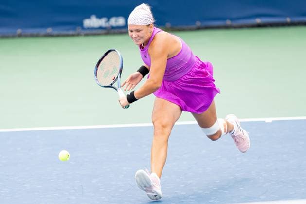 TORONTO, ON - AUGUST 08: Diana Shnaider of Russia hits a shot during her second round match of the National Bank Open, part of the WTA, Tennis Damen Tour, at Sobeys Stadium on August 8, 2024 in Toronto, Canada. (Photo by Julian Avram Icon Sportswire) TENNIS: AUG 08 National Bank Open EDITORIAL USE ONLY Icon2408080071