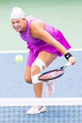 TORONTO, ON - AUGUST 08: Diana Shnaider of Russia hits a shot during her second round match of the National Bank Open, part of the WTA, Tennis Damen Tour, at Sobeys Stadium on August 8, 2024 in Toronto, Canada. (Photo by Julian Avram Icon Sportswire) TENNIS: AUG 08 National Bank Open EDITORIAL USE ONLY Icon2408080074