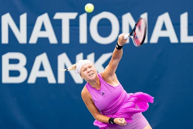 TORONTO, ON - AUGUST 08: Diana Shnaider of Russia serves during her second round match of the National Bank Open, part of the WTA, Tennis Damen Tour, at Sobeys Stadium on August 8, 2024 in Toronto, Canada. (Photo by Julian Avram Icon Sportswire) TENNIS: AUG 08 National Bank Open EDITORIAL USE ONLY Icon2408080076