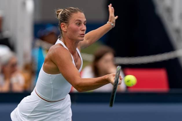 TORONTO, ON - AUGUST 08: Marta Kostyuk of Ukraine hits a shot during her second round match of the National Bank Open, part of the WTA, Tennis Damen Tour, at Sobeys Stadium on August 8, 2024 in Toronto, Canada. (Photo by Julian Avram Icon Sportswire) TENNIS: AUG 08 National Bank Open EDITORIAL USE ONLY Icon2408080109