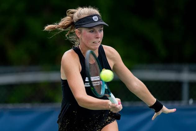 TORONTO, ON - AUGUST 08: Magdalena FrÄ™ch of Poland hits a shot during her second round match of the National Bank Open, part of the WTA, Tennis Damen Tour, at Sobeys Stadium on August 8, 2024 in Toronto, Canada. (Photo by Julian Avram Icon Sportswire) TENNIS: AUG 08 National Bank Open EDITORIAL USE ONLY Icon2408080127