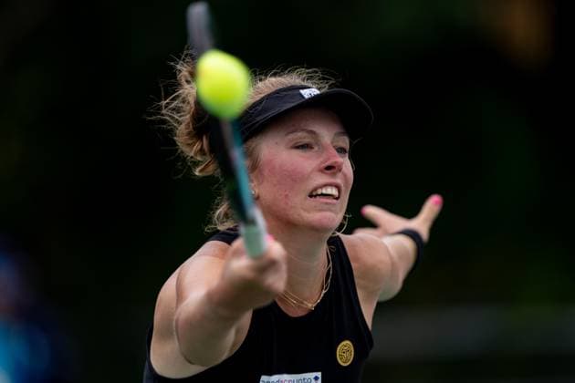 TORONTO, ON - AUGUST 08: Magdalena FrÄ™ch of Poland hits a shot during her second round match of the National Bank Open, part of the WTA, Tennis Damen Tour, at Sobeys Stadium on August 8, 2024 in Toronto, Canada. (Photo by Julian Avram Icon Sportswire) TENNIS: AUG 08 National Bank Open EDITORIAL USE ONLY Icon2408080137
