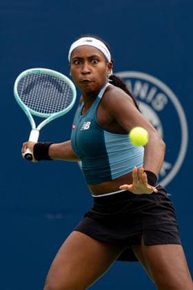TORONTO, ON - AUGUST 08: Coco Gauff of the United States hits a shot during her second round match of the National Bank Open, part of the WTA, Tennis Damen Tour, at Sobeys Stadium on August 8, 2024 in Toronto, Canada. (Photo by Julian Avram Icon Sportswire) TENNIS: AUG 08 National Bank Open EDITORIAL USE ONLY Icon2408080214