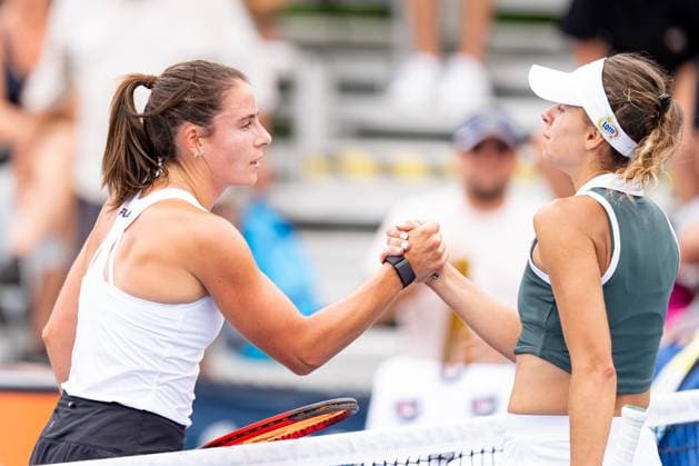 TORONTO, ON - AUGUST 08: Magda Linette of Poland congratulates Emma Navarro of the United States on the win after her second round match of the National Bank Open, part of the WTA, Tennis Damen Tour, at Sobeys Stadium on August 8, 2024 in Toronto, Canada. (Photo by Julian Avram Icon Sportswire) TENNIS: AUG 08 National Bank Open EDITORIAL USE ONLY Icon2408080254