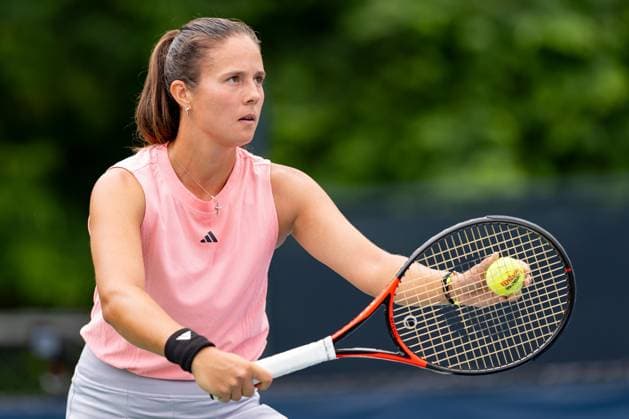 TORONTO, ON - AUGUST 08: Daria Kasatkina of Russia serves during her second round match of the National Bank Open, part of the WTA, Tennis Damen Tour, at Sobeys Stadium on August 8, 2024 in Toronto, Canada. (Photo by Julian Avram Icon Sportswire) TENNIS: AUG 08 National Bank Open EDITORIAL USE ONLY Icon2408080281