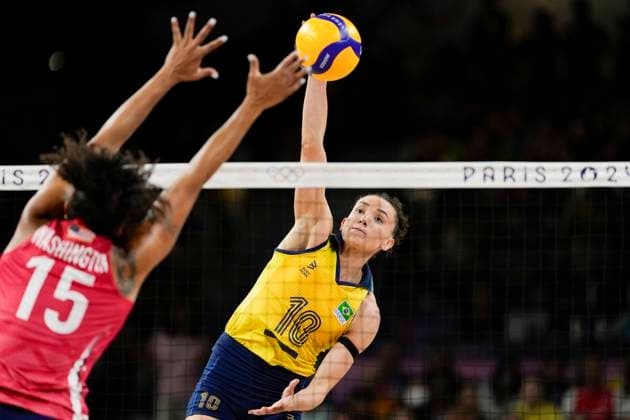 PARIS, FRANCE AUGUST 8 Gabriela Braga of Team Brazil strikes against Team United States during the Women s Semifinals on day thirteen of the Olympic Games Paris 2024 at Paris Arena on August 8, 2024 in Paris, France Paris Paris Arena France Copyright: xJustPictures.ch JarixPestelaccix jp-en-EuSpIm-JP4_JAR_Brazil_UnitedStates_Volley_08Aug2024_PR093