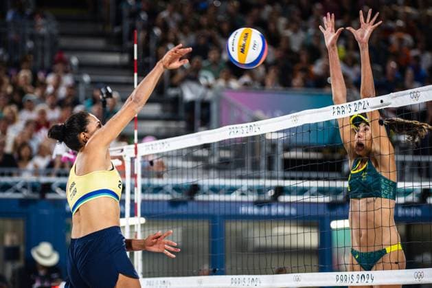 Brazil x Australia women&amp; 39;s beach volle PARIS, IF - 08.08.2024: BRAZIL X AUSTRALIA WOMEN& 39;S BEACH VOLLE - Beach volleyball, Beachvolleyball - Paris 2024 Olympics - Brazil (Ana Patricia and Duda) x Australia (Mariafe and Clancy) in a match valid for the semifinal of the women& 39;s doubles competition, held at the Eiffel Tower Arena, in Paris, France, this Thursday (08) (Photo: Luca Castro Fotoarena) x2590253x  LucaxCastro