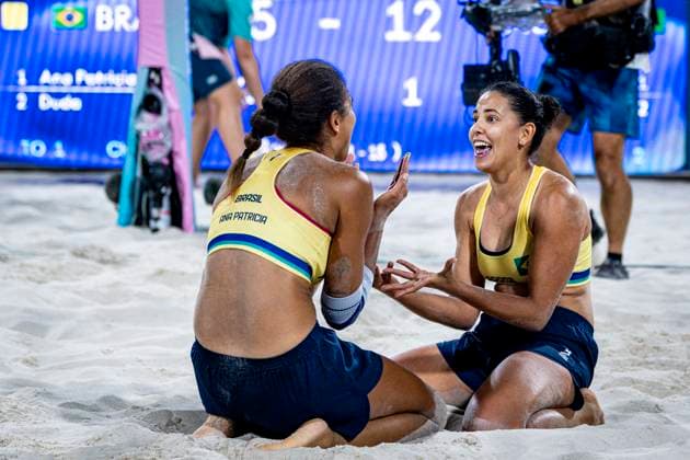Duda Lisboa and Ana Patricia Ramos of Brazil celebrate after winning the womens Beach volleyball, Beachvolleyball semi final match between Ana Patricia Ramos Duda Lisboa of Brazil and Mariafe Artacho del Solar Taliqua Clancy of Australia at the Olympic Games, Olympische Spiele, Olympia, OS Paris 2024 at Eiffel Tower Stadium in Paris, France. (Richard Callis SPP) Copyright: xRichardxCallis SPPx spp-en-RiCa-RM4_richie_08082024b-0045