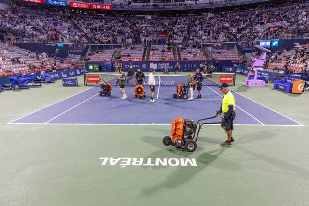 August 8, 2024, Montreal, Quebec, Canada: Large view of the court with people working to dry the surface just before it was stop again because of the rain in second round of Canadian Open at IGA Stadium in Montreal, Quebec, Canada Montreal Canada - ZUMAl189 20240808_zsp_l189_089 Copyright: xYannickxLegarex