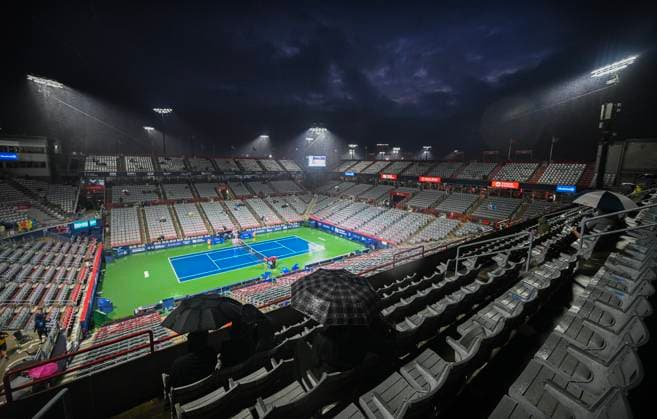 August 8, 2024, Montreal, Pq, Canada: People sit with umbrellas on centre court as rain falls at the National Bank Open tennis tournament in Montreal, Thursday, August 8, 2024. National Bank Tennis,  - ZUMAc35_ 20240808_zaf_c35_185 Copyright: xGrahamxHughesx