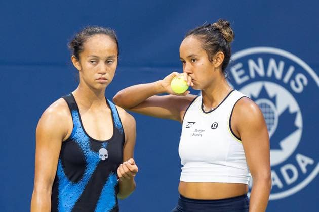 TORONTO, ON - AUGUST 08: Bianca Fernandez (L) and Leylah Fernandez (R) react during their doubles match of the National Bank Open, part of the WTA, Tennis Damen Tour, at Sobeys Stadium on August 8, 2024 in Toronto, Canada. (Photo by Julian Avram Icon Sportswire) TENNIS: AUG 08 National Bank Open EDITORIAL USE ONLY Icon2408080400
