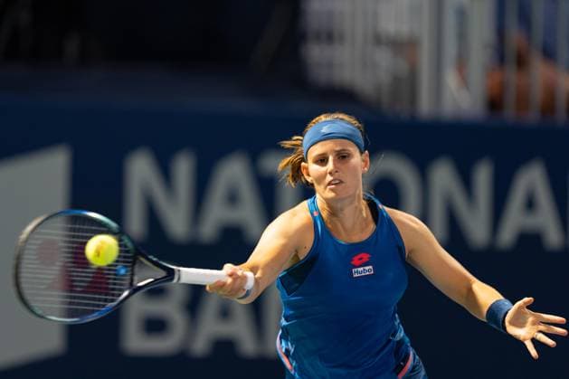 TORONTO, ON - AUGUST 08: Greet Minnen of Belgium hits a shot during her second round match of the National Bank Open, part of the WTA, Tennis Damen Tour, at Sobeys Stadium on August 8, 2024 in Toronto, Canada. (Photo by Julian Avram Icon Sportswire) TENNIS: AUG 08 National Bank Open EDITORIAL USE ONLY Icon2408080442
