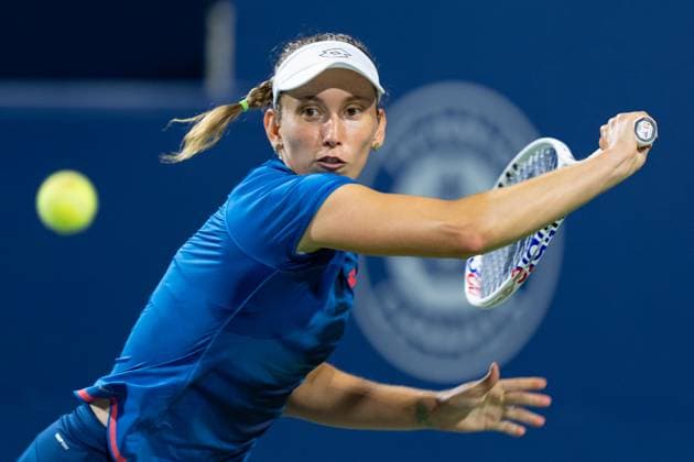 TORONTO, ON - AUGUST 08: Elise Mertens of Belgium hits a shot during her second round match of the National Bank Open, part of the WTA, Tennis Damen Tour, at Sobeys Stadium on August 8, 2024 in Toronto, Canada. (Photo by Julian Avram Icon Sportswire) TENNIS: AUG 08 National Bank Open EDITORIAL USE ONLY Icon2408080480