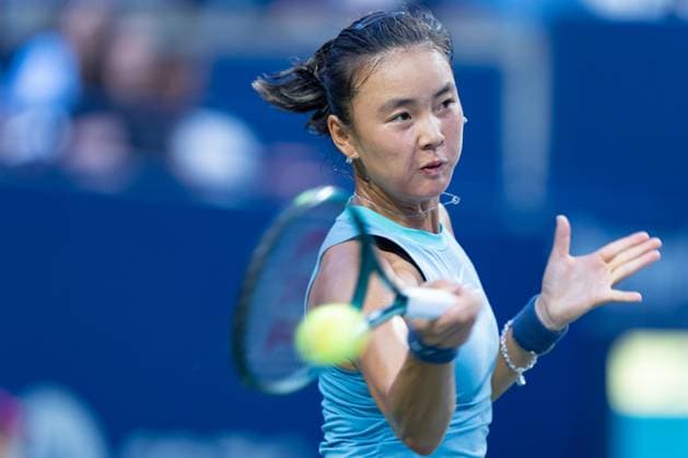 TORONTO, ON - AUGUST 08: Yue Yuan of China hits a shot during her second round match of the National Bank Open, part of the WTA, Tennis Damen Tour, at Sobeys Stadium on August 8, 2024 in Toronto, Canada. (Photo by Julian Avram Icon Sportswire) TENNIS: AUG 08 National Bank Open EDITORIAL USE ONLY Icon2408080392