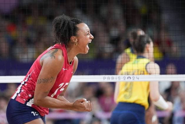 (240808) -- PARIS, Aug. 8, 2024 -- Haleigh Washington of the United States celebrates after scoring during the women s semifinal of volleyball between Brazil and the United States at the Paris 2024 Olympic Games, Olympische Spiele, Olympia, OS in Paris, France on Aug. 8, 2024. ) (PARIS2024) FRANCE-PARIS-OLY-VOLLEYBALL JuxHuanzong 