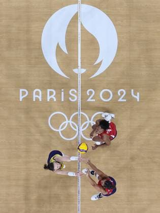 (240808) -- PARIS, Aug. 8, 2024 -- Roberta Silva Ratzke (L) of Brazil blocks the women s semifinal of volleyball between Brazil and the United States at the Paris 2024 Olympic Games, Olympische Spiele, Olympia, OS in Paris, France on Aug. 8, 2024. ) (PARIS2024) FRANCE-PARIS-OLY-VOLLEYBALL XuxZijian 