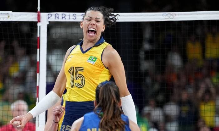 (240808) -- PARIS, Aug. 8, 2024 -- Ana Carolina da Silva of Brazil reacts during the women s semifinal of volleyball between Brazil and the United States at the Paris 2024 Olympic Games, Olympische Spiele, Olympia, OS in Paris, France on Aug. 8, 2024. ) (PARIS2024) FRANCE-PARIS-OLY-VOLLEYBALL JuxHuanzong 