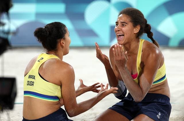 (240808) -- PARIS, Aug. 8, 2024 -- Ana Patricia Silva Ramos (R) Eduarda Santos Lisboa of Brazil celebrate victory in the Beach volleyball, Beachvolleyball women s semifinal against Mariafe Artacho del Solar Taliqua Clancy of Australia at the Paris 2024 Olympic Games, Olympische Spiele, Olympia, OS in Paris, France, Aug. 8, 2024. ) (PARIS2024) FRANCE-PARIS-OLY-BEACH VOLLEYBALL HuangxZongzhi 