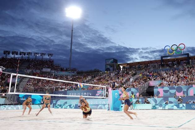 (240808) -- PARIS, Aug. 8, 2024 -- Players of both sides compete during the Beach volleyball, Beachvolleyball women s semifinal between Ana Patricia Silva Ramos Eduarda Santos Lisboa of Brazil and Mariafe Artacho del Solar Taliqua Clancy of Australia at the Paris 2024 Olympic Games, Olympische Spiele, Olympia, OS in Paris, France, Aug. 8, 2024. ) (PARIS2024) FRANCE-PARIS-OLY-BEACH VOLLEYBALL HuangxZongzhi 