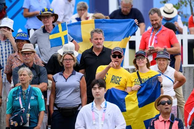 240809 Swedish fans inte the stads at women s individual golf round 3 during day 14 of the Paris 2024 Olympic Games on August 9, 2024 in Paris Photo Ludvig Thunman BILDBYRAN kod LT LT0665 golf olympic games olympics os ol olympiska spel olympiske leker paris 2024 paris os paris ol 14 bbeng publik sverige  Copyright: LUDVIGxTHUNMAN BB240809LT026