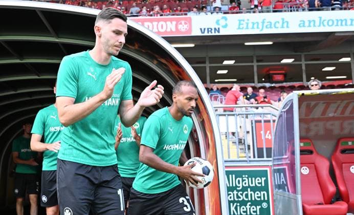 09 08 2024 Soccer Season 2024 2025 2 Soccer Bundesliga 01 Matchday 1 FC Kaiserslautern Rote Teufel SpVgg Greuther Fürth Kleeblatt Sportfoto Zink xwoxzix DFL regulations prohibit any use of photographs as image sequences and or quasi video only for editorial use Branimir Hrgota 10 SpVgg Greuther Fürth Julian Green 37, SpVgg Greuther Fürth come to warm up warm up