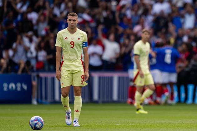 240809 Abel Ruiz of Spain looks dejected after the 1 0 goal in the men™s football final between France and Spain during day 14 of the Paris 2024 Olympic Games on August 9, 2024 in Paris Photo Johanna Säll BILDBYRAN code JL JL0429 football soccer fotball olympic games olympics os ol olympiska spelen olympiske leker paris 2024 paris os paris ol 14 bbeng spanien frankrike depp  Copyright: JOHANNAxSÄLL BB240809ZD145