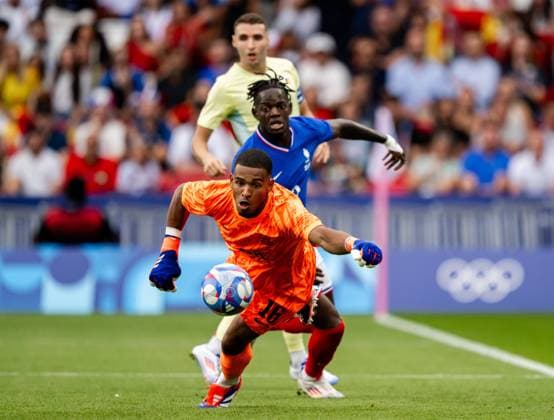 240809 Fermin Lopez of Spain, not pictured, scores the 12 goal behind goalkeeper Guillaume Restes of France in the men™s football final between France and Spain during day 14 of the Paris 2024 Olympic Games on August 9, 2024 in Paris Photo Johanna Säll BILDBYRAN code JL JL0429 football soccer fotball olympic games olympics os ol olympiska spelen olympiske leker paris 2024 paris os paris ol 14 bbeng spanien frankrike  Copyright: JOHANNAxSÄLL BB240809ZF148