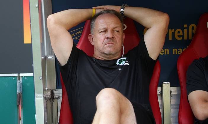 Alexander Zorniger Coach Greuther Fürth 09 08 2024, Football, 2 Bundesliga, FC Kaiserslautern SpVgg Greuther Fürth, 2 Matchday, Season 2024 25, Fritz Walter Stadion, Kaiserslautern, Germany, zmdz, DFB DFL regulations prohibit any use of photographs as image sequences and or quasi video FC Kaiserslautern SpVgg Greuther Fürth