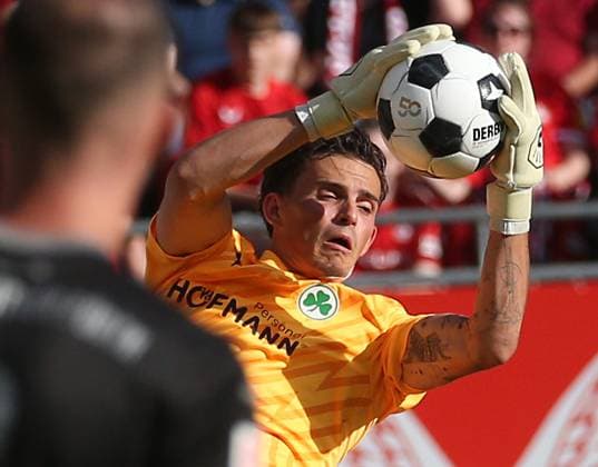Nahuel Noll 44, Goalkeeper, Greuther Fürth 09 08 2024, Soccer, 2 Bundesliga, FC Kaiserslautern SpVgg Greuther Fürth, 2 Matchday, Season 2024 25, Fritz Walter Stadion, Kaiserslautern, Germany, zmdz, DFB DFL regulations prohibit any use of photographs as image sequences and or quasi video FC Kaiserslautern SpVgg Greuther Fürth