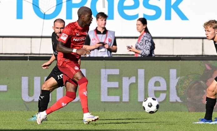 09 08 2024 Soccer Season 2024 2025 2 Soccer Bundesliga 01 Matchday 1 FC Kaiserslautern Rote Teufel SpVgg Greuther Fürth Kleeblatt Sportfoto Zink xwoxzix DFL regulations prohibit any use of photographs as image sequences and or quasi video only for editorial use Aaron Opoku 17, 1 FC Kaiserslautern FCK vo Simon Asta 2, SpVgg Greuther Fürth