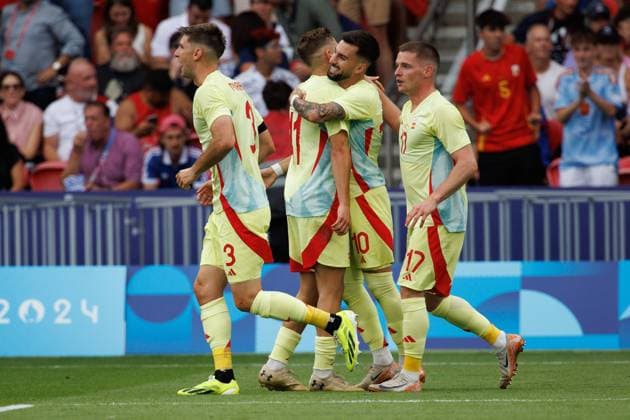 August 9, 2024, Paris, France: ALEX BAENA (10) of Spain celebrates his goal during the menÃ¢â‚¬â ¢s final match of the 2024 Olympic Games, Olympische Spiele, Olympia, OS Football Tournament between France and Spain at the Parc des Princes stadium in Paris, France. Paris France - ZUMAl303 20240809_oly_l303_003 Copyright: xSydneyxLowx