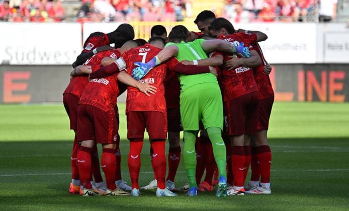 09 08 2024 Soccer Season 2024 2025 2 Soccer Bundesliga 01 Matchday 1 FC Kaiserslautern Rote Teufel SpVgg Greuther Fürth Kleeblatt Sportfoto Zink xwoxzix DFL regulations prohibit any use of photographs as image sequences and or quasi video only for editorial use Teamkreis Mannschaft Team FCK