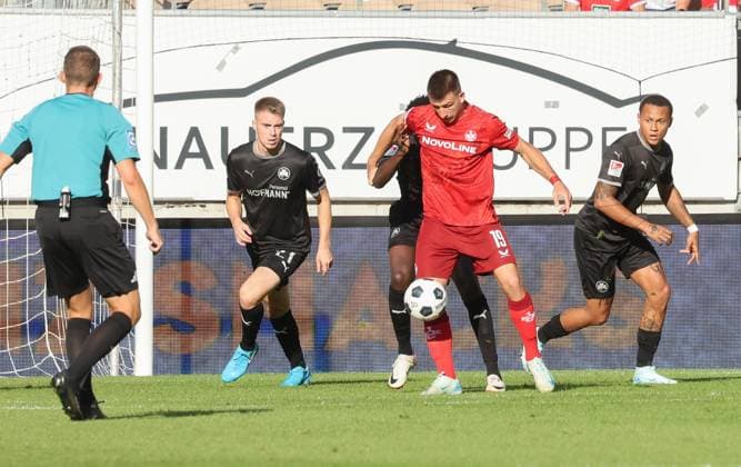Daniel Patrick Hanslik 1 FC Kaiserslautern 19 , FC Kaiserslautern vs Spvgg Greuther Fuerth, Football, 2 Bundesliga, Matchday 2, Season 2024 25, 09 08 2024, DFL REGULATES ANY USE OF PHOTOGRAPHS AS IMAGE SEQUENCES AND ORQUASI VIDEO, GER, 1 FC Kaiserslautern vs Spvgg Greuther Fuerth, Football, 2 Bundesliga, Matchday 2, Season 2024 25, 09 08 2024, Kaiserslautern Copyright: xEibner-Pressefoto joergxNiebergax EP_JNL