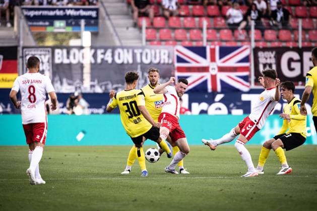 Soccer Men 2 Bundesliga 2 Matchday Season 2024 2025 SSV Jahn Regensburg SSV Ulm 1846 Soccer 09 08 2024 30 Maurice Krattenmacher 30 Christian Kühlwetter Regensburg Regensburg Jahnstadion Bayern Germany