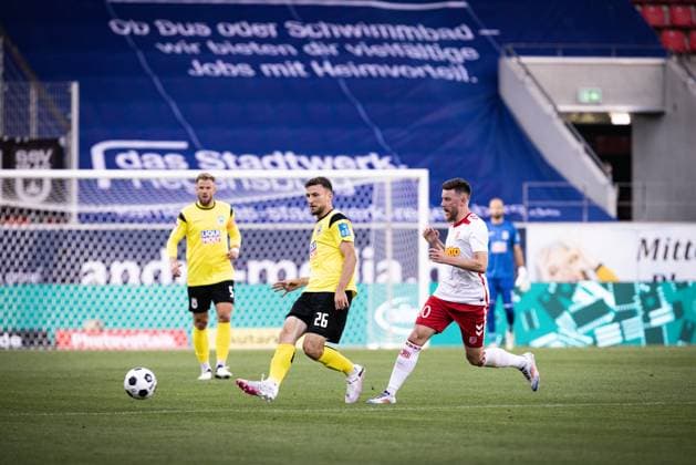 Soccer Men 2 Bundesliga 2 Matchday Season 2024 2025 SSV Jahn Regensburg SSV Ulm 1846 Soccer 09 08 2024 26 Philipp Maier Ulm 30 4Christian Kühlwetter Regensburg Regensburg Jahnstadion Bayern Germany