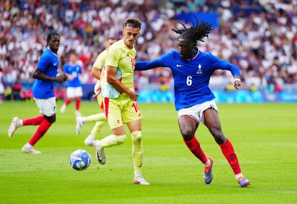 Aimar Oroz of Spain is challenged by Manu Kone of France during the Olympic Men s Football Final, France v Spain Paris 2024 Olympic Games, Olympische Spiele, Olympia, OS Day Fourteen, Paris, France - 09 Aug 2024 EDITORIAL USE ONLY No use with unauthorised audio, video, data, fixture lists (outside the EU), club league logos or live services. Online in-match use limited to 45 images (+15 in extra time). No use to emulate moving images. No use in betting, games or Copyright: xJavierxGarcia Shutterstockx 14622991bm