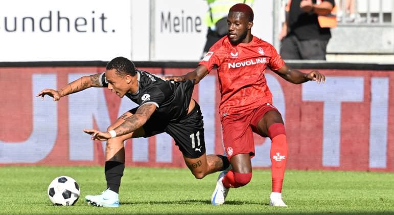 09 08 2024 Soccer Season 2024 2025 2 Soccer Bundesliga 01 Matchday 1 FC Kaiserslautern Rote Teufel SpVgg Greuther Fürth Kleeblatt Sportfoto Zink xwoxzix DFL regulations prohibit any use of photographs as image sequences and or quasi video only for editorial use Roberto Massimo 11, SpVgg Greuther Fürth Richmond Tachie 29, 1 FC Kaiserslautern FCK