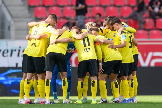Soccer, 2 Bundesliga, 20240809, SSV Jahn Regensburg SSV Ulm 1846 In the picture Ulm swears in Regensburg Jahnstadion Bayern Germany Copyright: Passion2Press MarkusxFischerx