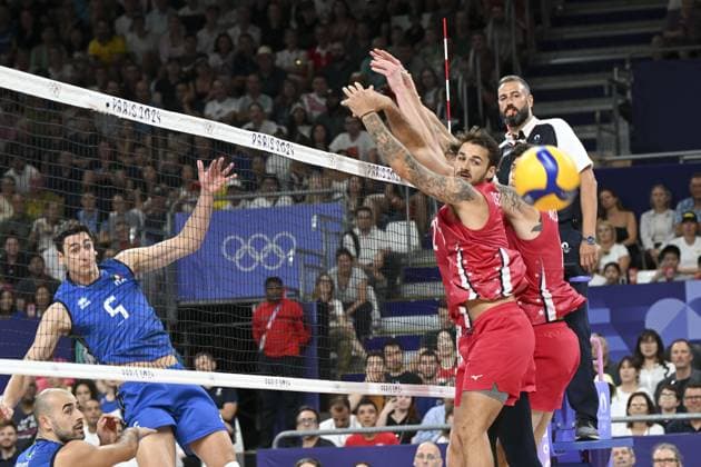 Alessandro Michieletto (Italy), during Men s Volleyball game for third place between Italy and United states, during the Olympic Games, Olympische Spiele, Olympia, OS Paris 2024 JO 2024 : VOLLEYBALL - Italie Vs Etats Unis - 3eme place - Jeux Olympiques 2024 - Paris2024 - 09 08 2024 DPPI Panoramic 