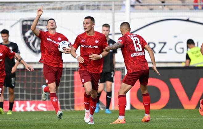 09 08 2024 Soccer Season 2024 2025 2 Soccer Bundesliga 01 Matchday 1 FC Kaiserslautern Rote Teufel SpVgg Greuther Fürth Kleeblatt Sportfoto Zink xwoxzix DFL regulations prohibit any use of photographs as image sequences and or quasi video only for editorial use Torjubel Jubel Freude nach Treffer Torschuß zum 1 2 durch Daniel Hanslik 19, 1 FC Kaiserslautern FCK