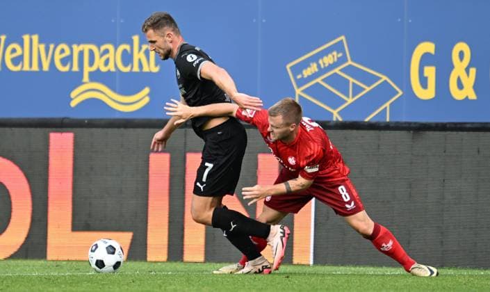 09 08 2024 Soccer Season 2024 2025 2 Soccer Bundesliga 01 Matchday 1 FC Kaiserslautern Rote Teufel SpVgg Greuther Fürth Kleeblatt Sportfoto Zink xwoxzix DFL regulations prohibit any use of photographs as image sequences and or quasi video only for editorial use Dennis Srbeny 7, SpVgg Greuther Fürth Jean Zimmer 8, 1 FC Kaiserslautern FCK