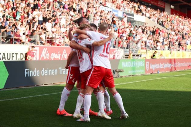 27 Dominik Kother SSV Jahn Regensburg, 27 , 16 Louis Breunig SSV Jahn Regensburg, 16 , GER, SSV Jahn Regensburg vs SSV Ulm 1846, Football, 2 Bundesliga, 2 Spieltag, Spielzeit 2024, 09 08 2024 DFB DFL regulations prohibit any use of photographs as image sequences and or quasi video GER, SSV Jahn Regensburg vs SSV Ulm 1846, Football, 2 Bundesliga, 2 Spieltag, Spielzeit 2024, 09 08 2024 Regensburg Copyright: xEibner-Pressefoto Grafx EP_AGF