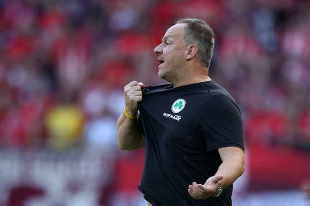 Alexander Zorniger Coach Greuther Fürth 09 08 2024, Football, 2 Bundesliga, FC Kaiserslautern SpVgg Greuther Fürth, 2 Matchday, Season 2024 25, Fritz Walter Stadion, Kaiserslautern, Germany, zmdz, DFB DFL regulations prohibit any use of photographs as image sequences and or quasi video FC Kaiserslautern SpVgg Greuther Fürth
